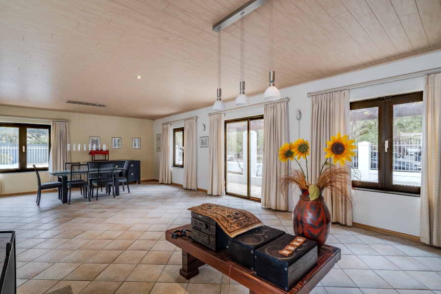 4 Bedroom Property for Sale in Dennendal Western Cape